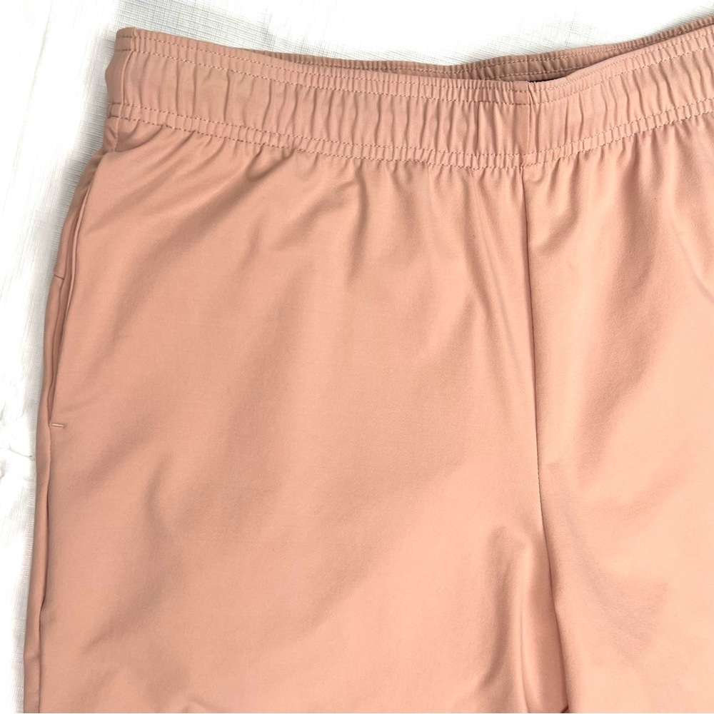 ON Run On Cloud Running Gym Men's Medium 6” Core Shorts Peach - Picture 3 of 11